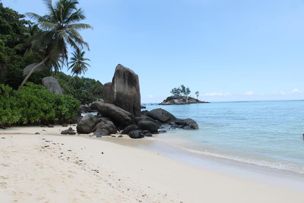 Central Self Catering Apartments Felicite Island エクステリア 写真
